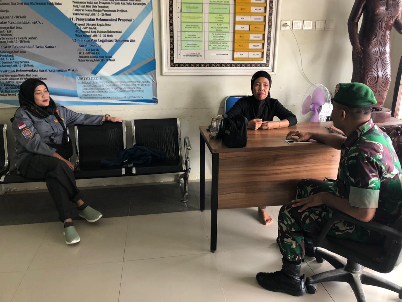 Pastikan Wilayah Binaan Aman, Babinsa Lakukan Komsos Bersama Linmas