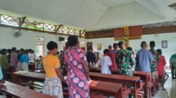 Kokohkan Iman di Perbatasan, Prajurit Kala Hitam Beribadah Bersama Jemaat Yanggandur