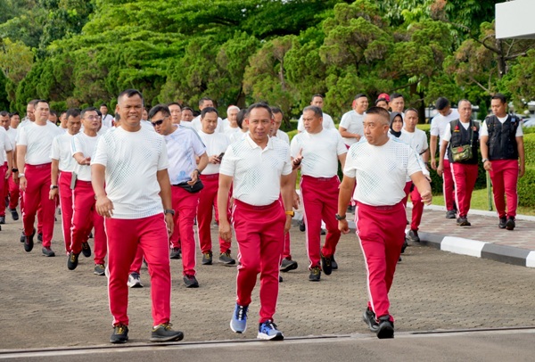 Olahraga Bersama, Panglima TNI Ajak Prajurit dan PNS TNI Jalani Pola Hidup Sehat