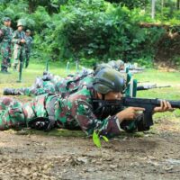 Prajurit Kodim 1505/Tidore Pertajam Naluri Tempur Lewat Latihan Menembak Senjata Ringan