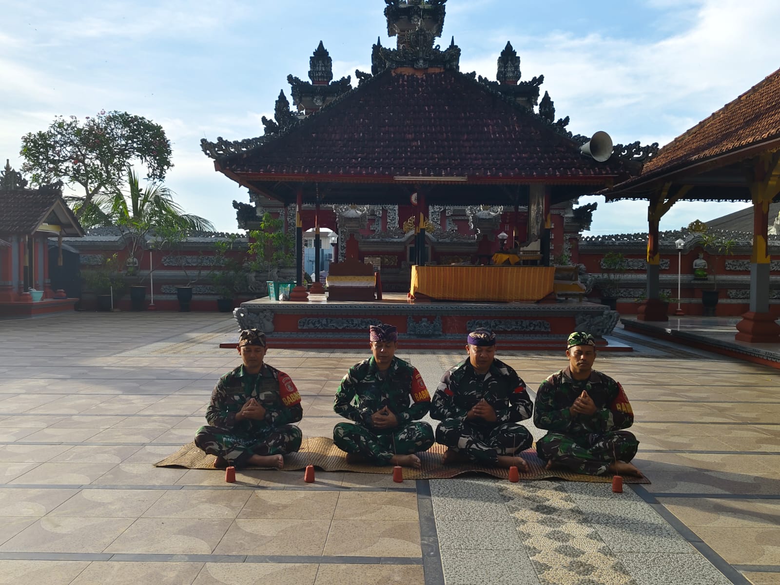 Peringati HUT Korem 091/ASN dan Hari Pahlawan, Prajurit TNI Doa Bersama di Tiga Tempat Peringati HUT Korem 091/ASN dan Hari Pahlawan, Prajurit TNI Doa Bersama di Tiga Tempat