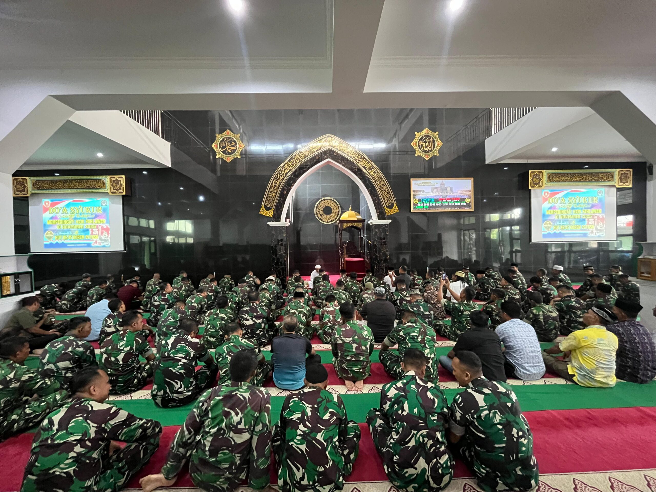 Peringati HUT Korem 091/ASN dan Hari Pahlawan, Prajurit TNI Doa Bersama di Tiga Tempat Peringati HUT Korem 091/ASN dan Hari Pahlawan, Prajurit TNI Doa Bersama di Tiga Tempat