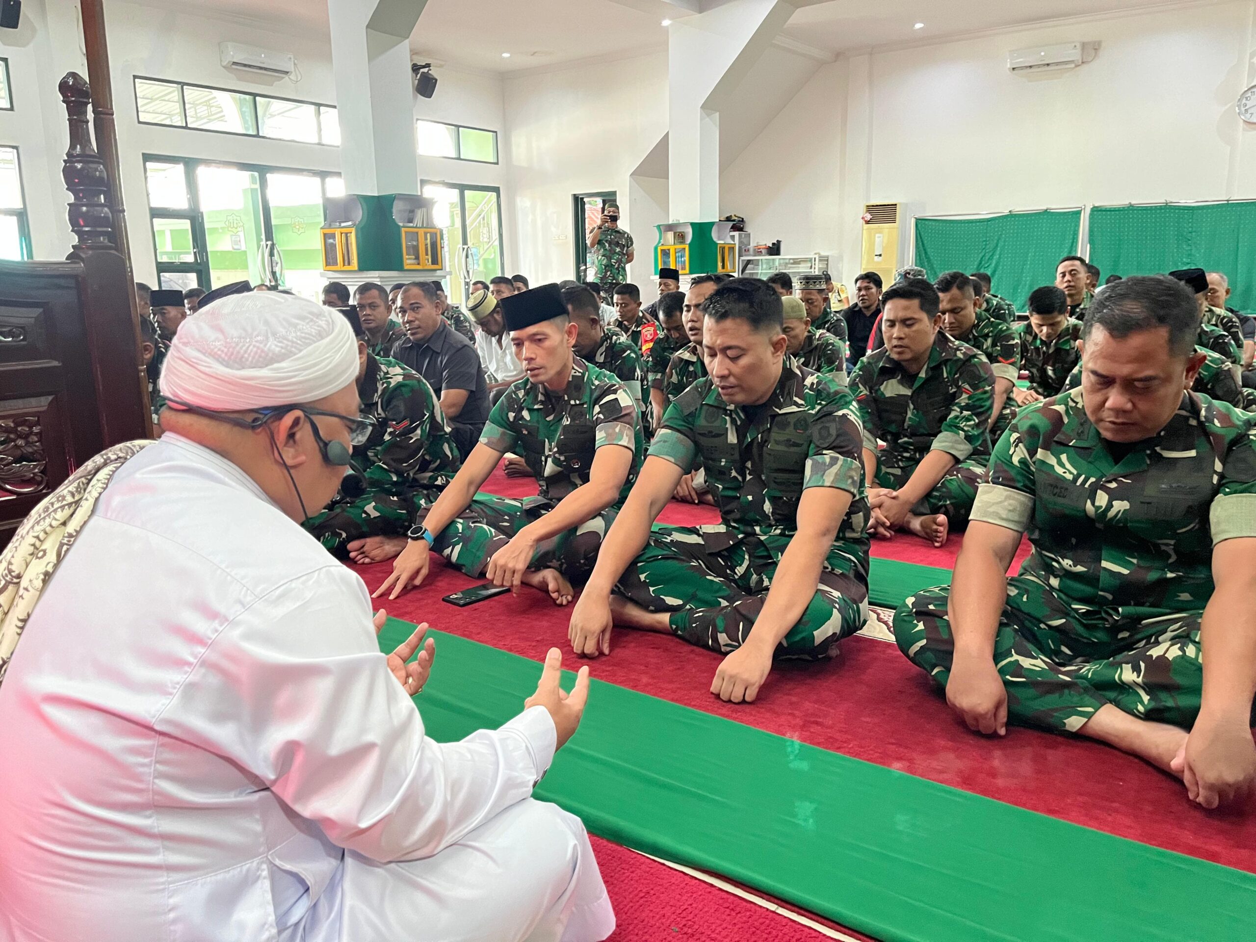 Peringati HUT Korem 091/ASN dan Hari Pahlawan, Prajurit TNI Doa Bersama di Tiga Tempat Peringati HUT Korem 091/ASN dan Hari Pahlawan, Prajurit TNI Doa Bersama di Tiga Tempat