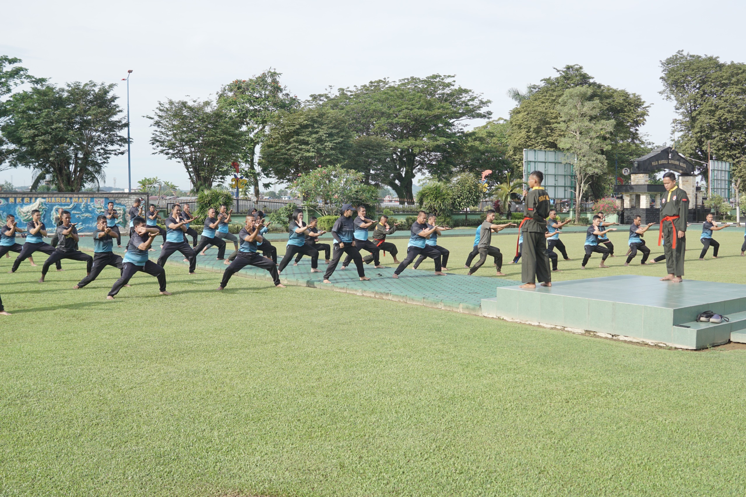 Korem 091/ASN latih pencak silat militer tingkatkan keahlian prajurit