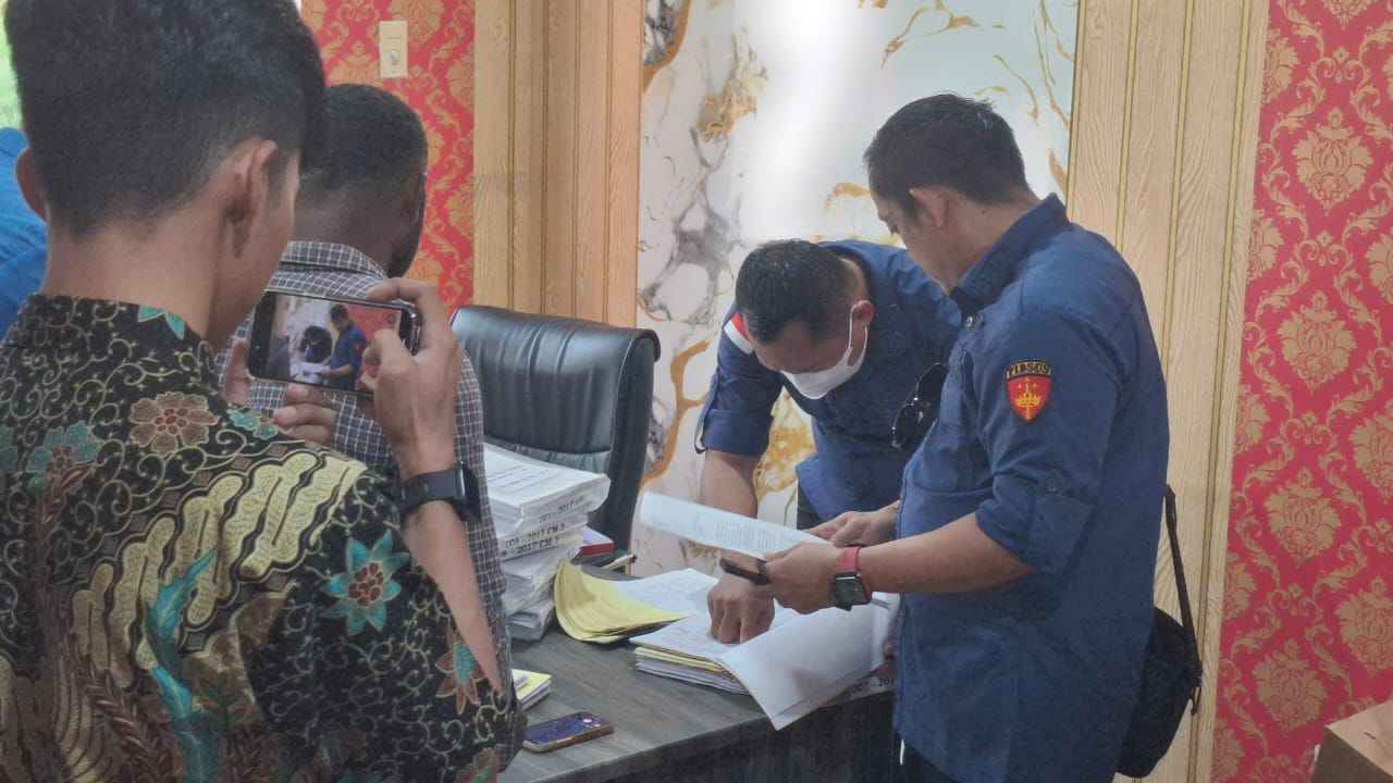 Kantor Pemkot Sorong Jadi Sasaran, Kejati Bongkar Dugaan Korupsi Sejumlah Dokumen Penting Diamankan Kantor Pemkot Sorong Jadi Sasaran, Kejati Bongkar Dugaan Korupsi Sejumlah Dokumen Penting Diamankan