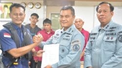 Bakamla RI Jemput Empat Nelayan Indonesia di Perbatasan Laut Indonesia–Malaysia Bakamla RI Jemput Empat Nelayan Indonesia di Perbatasan Laut Indonesia–Malaysia