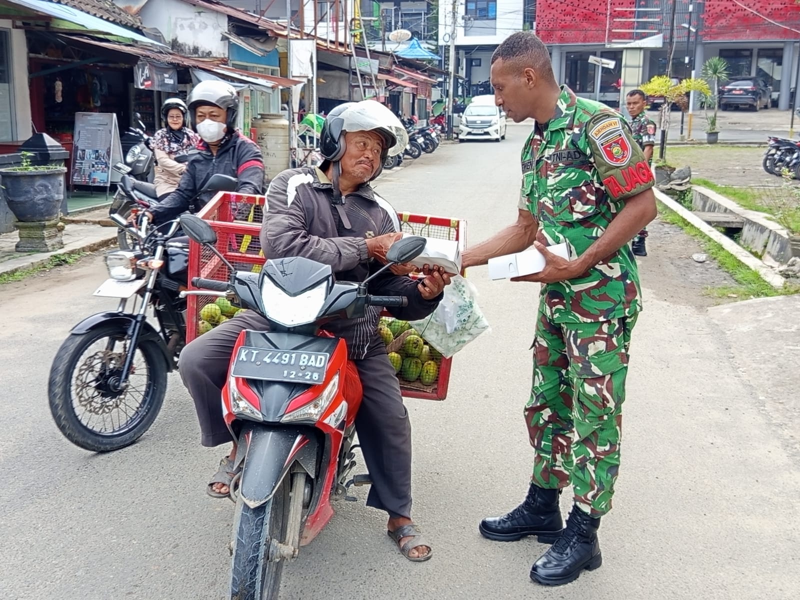 Pererat Silaturahmi, Ajenrem 091/ASN Laksanakan Kegiatan Jum'at Berkah