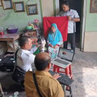 AWPR Bergerak Cepat Bantu Lansia Perekaman e-KTP di Desa Tongas