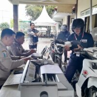 Program “Polantas Menyapa” Pokda jatim sebagai upaya mempererat hubungan antara aparat kepolisian dan masyarakat. khususnya Para wajib Pajak