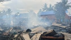 Kebakaran di Kompleks Perumahan 30 Viktory, Tiga Rumah Ludes Terbakar Kebakaran di Kompleks Perumahan 30 Viktory, Tiga Rumah Ludes Terbakar