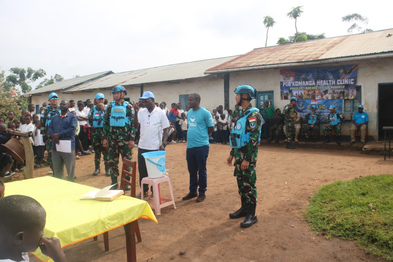 Memperingati Hari Anak Sedunia, Kontingen Garuda INDORDB XXXIX-G MONUSCO Berbagi Perlengkapan Sekolah