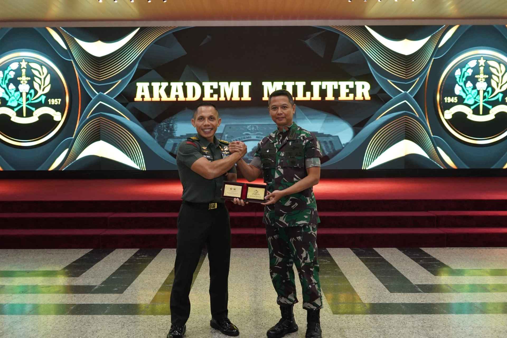 Taruna Akmil Menerima Pembekalan Kepemimpinan Lapangan dari The King of Sparko