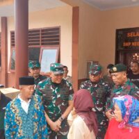 Pangdam Berikan Bantuan Berupa Paket Sembako, Dan Perlengkapan harian, kebutuhan balita Kepedulian TNI Kepada Warga Terdampak Erupsi