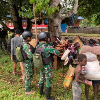 Warga Moskona Utara Mengungsi Akibat Serangan Kelompok kriminal bersenjata(KKB), TNI–Polri Bantu Evakuasi dan Beri Perlindungan