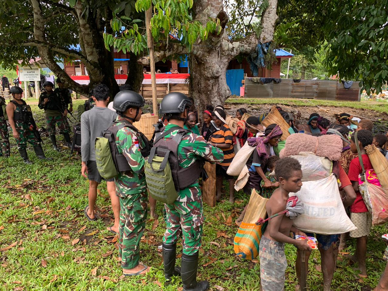 Warga Moskona Utara Mengungsi Akibat Serangan Kelompok kriminal bersenjata(KKB), TNI–Polri Bantu Evakuasi dan Beri Perlindungan