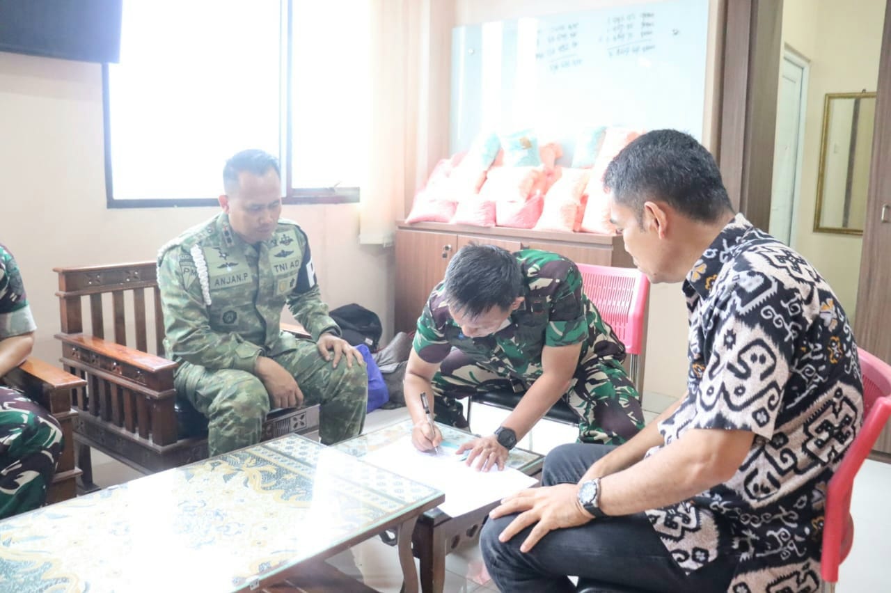 Dandim 0411/KM Serahkan 194.631 Butir Ekstasi Hasil Temuan Prajurit Kodam XXI/RI Kepada Polda Lampung