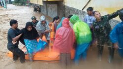 Banjir Rendam Permukiman di Pidie, TNI Bantu Evakuasi dan Distribusi Logistik