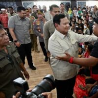 Panglima TNI Dampingi Presiden RI Tinjau Lokasi Bencana Tapanuli Tengah dan Padang