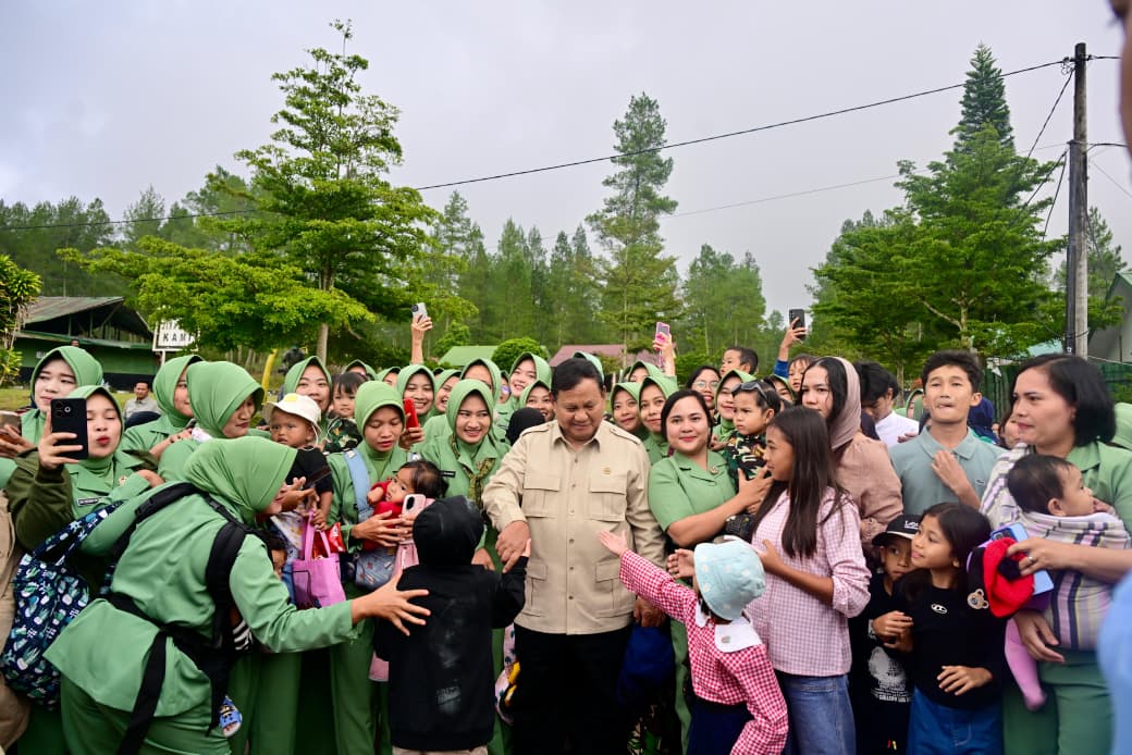 Panglima TNI Dampingi Presiden RI Tinjau Langsung Dampak Banjir dan Pengungsian Warga di Aceh Tamiang dan Bener Meriah