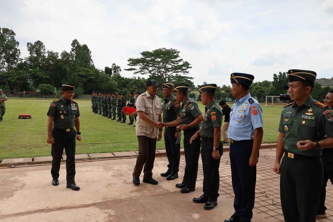 Dankodiklat TNI Sambut Kedatangan Menhan RI dan Panglima TNI dalam Rangka Peresmian Sekolah SePa PK TNI di KODIKLAT TNI Dankodiklat TNI Sambut Kedatangan Menhan RI dan Panglima TNI dalam Rangka Peresmian Sekolah SePa PK TNI di KODIKLAT TNI