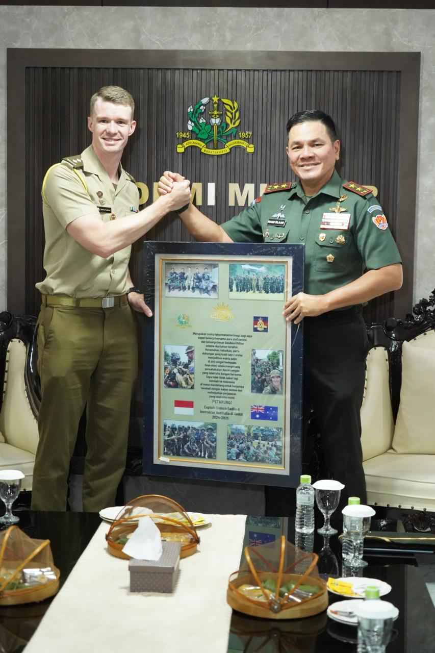 Akmil Lepas Instruktur Australia Kapten Kav Damon Radford