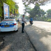Anggota. Patwal polres Probolinggo. Laksanakan. pemantauan arus. lalin