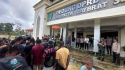 Polres Maybrat Amankan Aksi Demonstrasi Solidaritas Rakyat Papua Peduli HAM Di Kantor DPRK Aifat