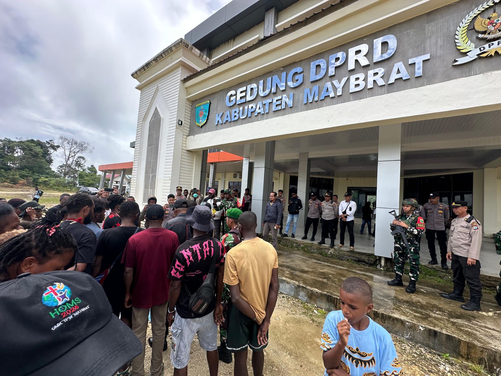 Polres Maybrat Amankan Aksi Demonstrasi Solidaritas Rakyat Papua Peduli HAM Di Kantor DPRK Aifat