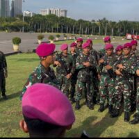 Prajurit Yonif 2 Marinir Galang Donasi untuk Korban Banjir Sumatra Saat Tengah Penugasan Pam Bangsitnas di Ibukota