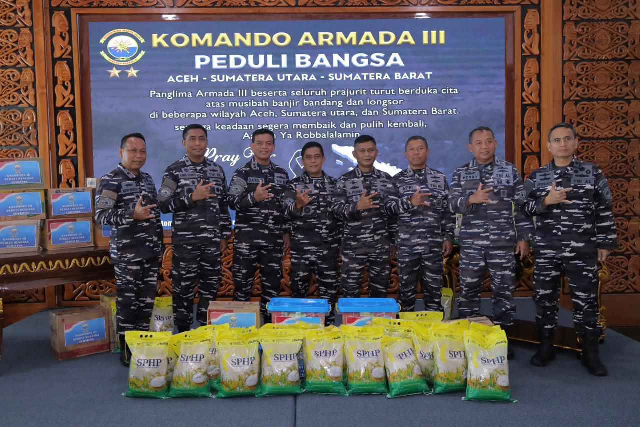 Armada III Peduli Bangsa: Panglima Armada III Serahkan Bantuan Kemanusiaan untuk Korban Bencana di Sumatera Armada III Peduli Bangsa: Panglima Armada III Serahkan Bantuan Kemanusiaan untuk Korban Bencana di Sumatera