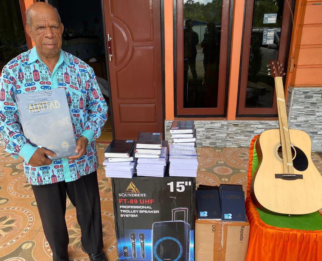 Tokoh Adat dan Pimpinan Gereja Aifat Apresiasi Bantuan Alkitab dari Presiden RI untuk Jemaat Imanuel Sabah