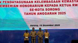 Pemkot Sorong Salurkan Honorarium RT/RW, Perkuat Garda Terdepan Pelayanan Masyarakat