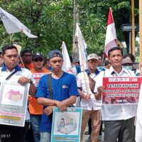 Sentil Ketimpangan Upah, Ketua FSPMI: Apa Patung Sapi Harus Digeser Agar Upah Setara Dengan Pasuruan