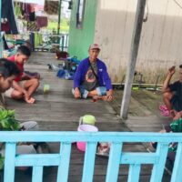 Bangun Keakraban Lewat Komsos, Babinsa Sambangi Warga Yang Ada Di Wilayah Binaan