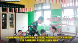 Pastikan Menu Makanan Sehat, Babinsa Kota Bangun Ilir Dampingi Penyaluran MBG