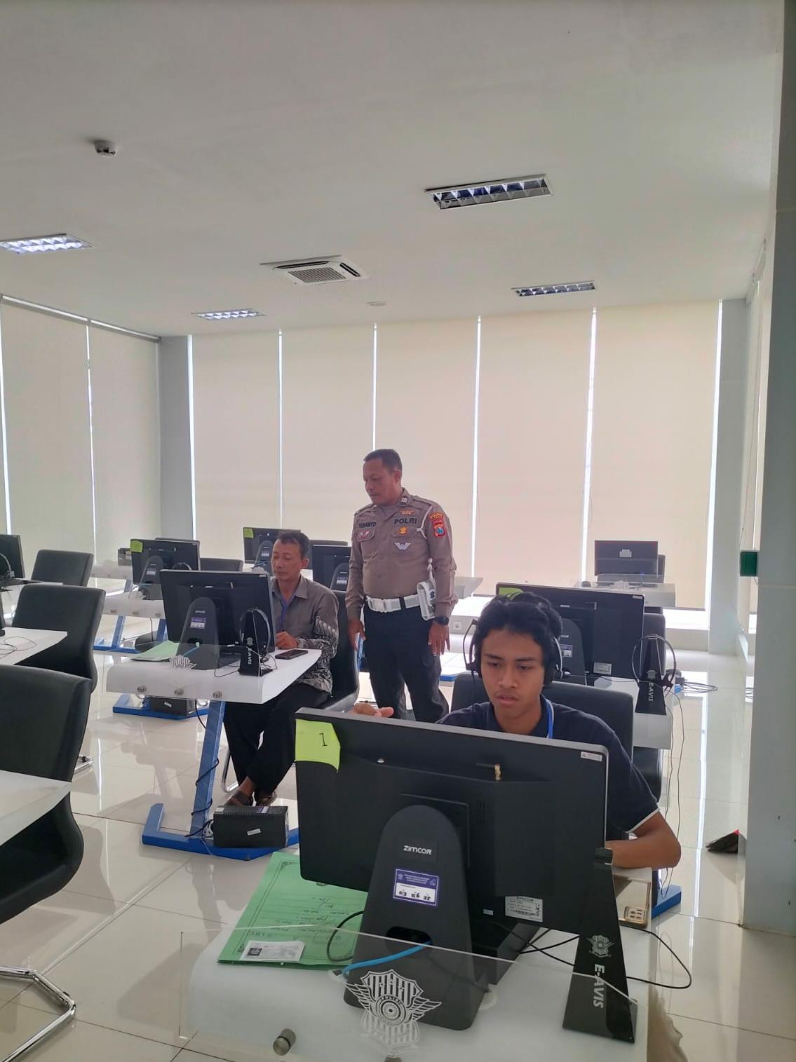 SIM, Pajak, BPKB Tak Lagi Menakutkan: Cara Humanis Polantas Tuban Sentuh Hati Warga