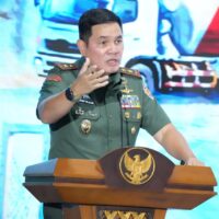 Gubernur Akmil Beri Pembekalan Geopolitik kepada Peserta Retreat SIG