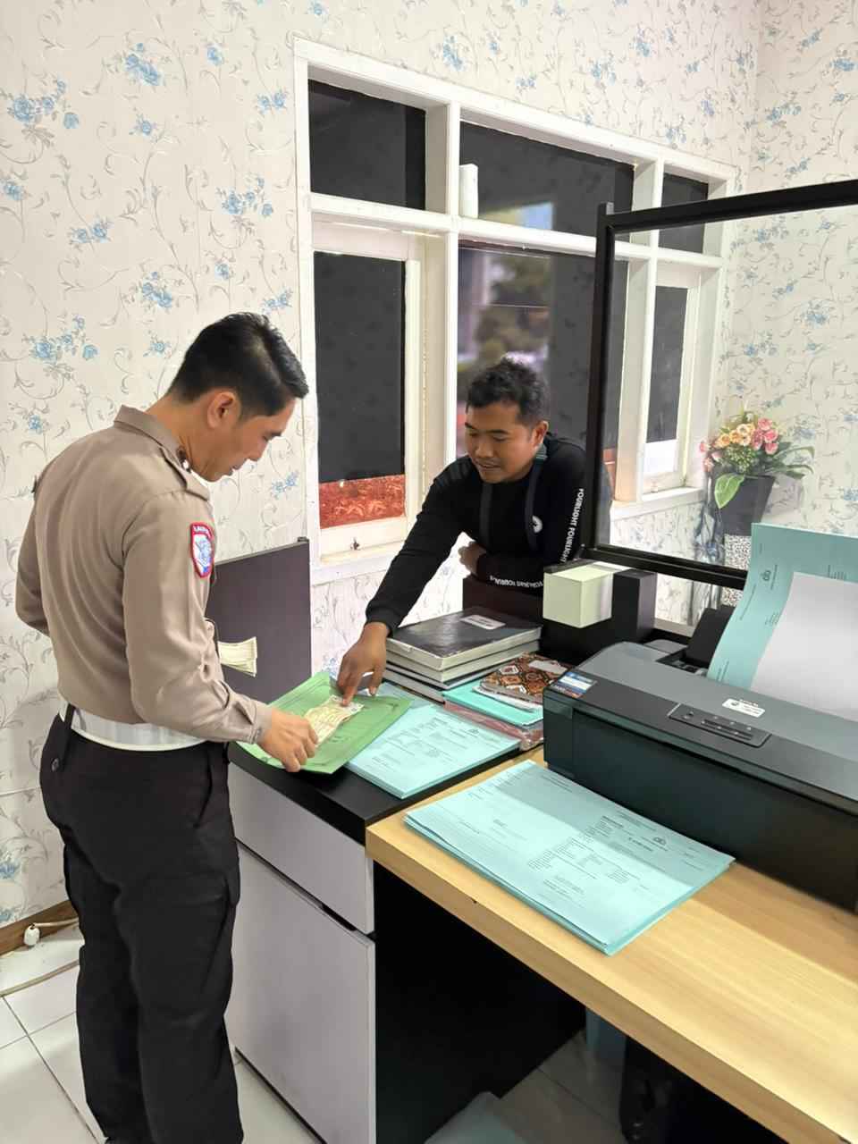 Warga Tak Lagi Takut Bertanya, Polantas Tuban Hadir Menyapa
