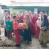 Peringati Isra Mi’raj, SDN Tamansari II Dringu Tebar Kebaikan di Panti Asuhan Hidayatul Islam