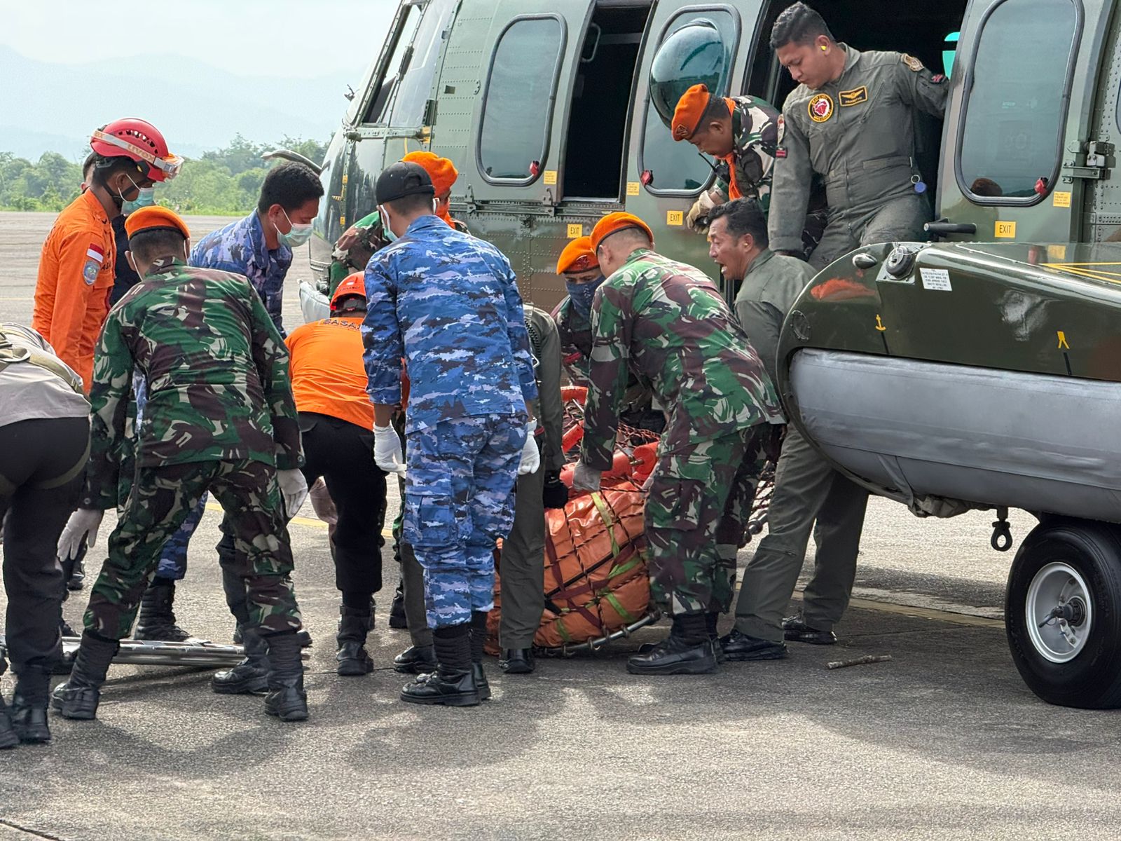 Prajurit TNI Menembus Medan dan Cuaca Ekstrem, Berhasil Temukan Seluruh Korban Pesawat ATR 42-500
