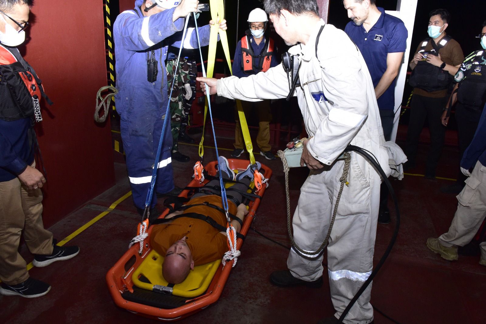 Kodaeral X TNI AL Gerak Cepat Evakuasi ABK MV ALS Luna di Perairan Jayapura Kodaeral X TNI AL Gerak Cepat Evakuasi ABK MV ALS Luna di Perairan Jayapura