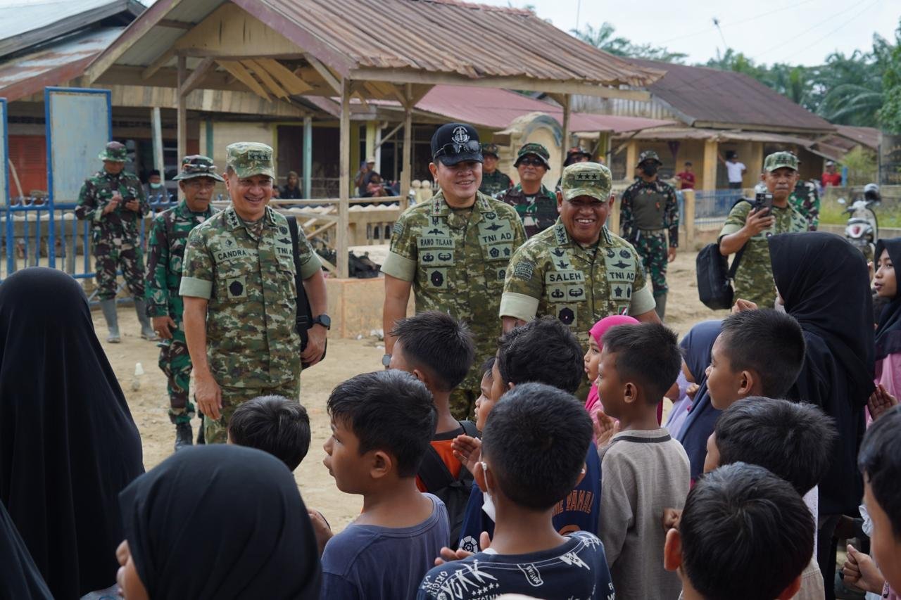 Wakasad Didampingi Gubernur Akmil Tinjau Latsitardanus di Aceh Wakasad Didampingi Gubernur Akmil Tinjau Latsitardanus di Aceh