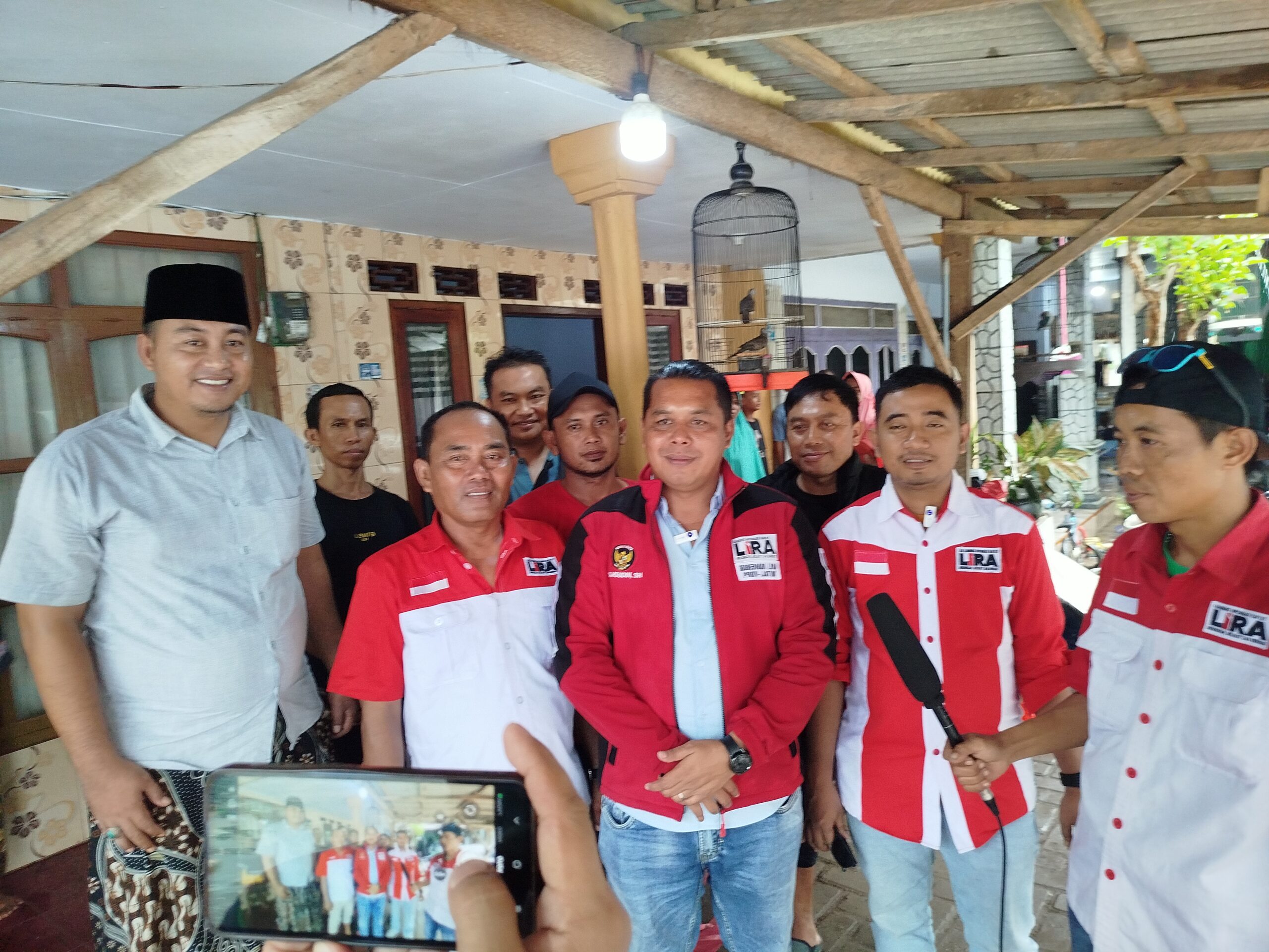 DPD LSM LIRA Kabupaten Probolinggo Salurkan Bantuan Kemanusiaan untuk Korban Banjir di Sumberasih