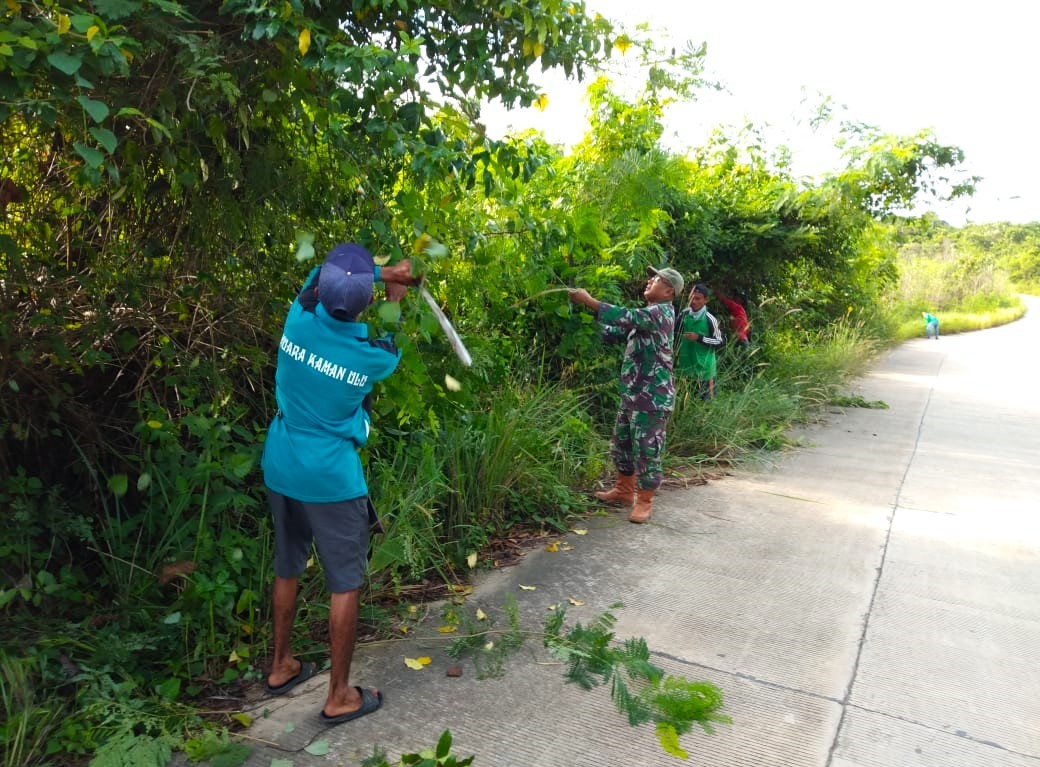 Wujudkan Lingkungan yang Bersih Dan Sehat, Babinsa Bersama Warga Kompak Lakukan Gotong Royong Wujudkan Lingkungan yang Bersih Dan Sehat, Babinsa Bersama Warga Kompak Lakukan Gotong Royong