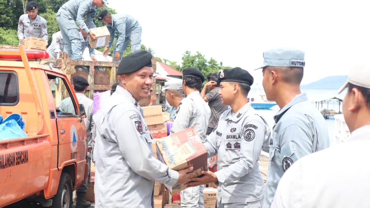 Bakamla RI Lepas KN. Singa Laut-402 untuk Misi Kemanusiaan ke Siau