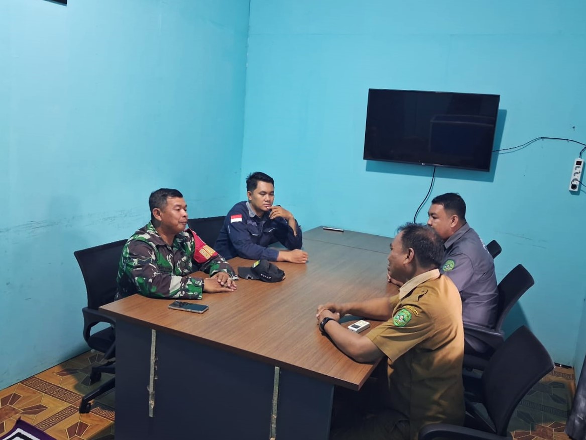 Babinsa Pela Lakukan Komsos dengan Aparatur Desa, Perkuat Sinergi untuk Pembangunan Wilayah Babinsa Pela Lakukan Komsos dengan Aparatur Desa, Perkuat Sinergi untuk Pembangunan Wilayah