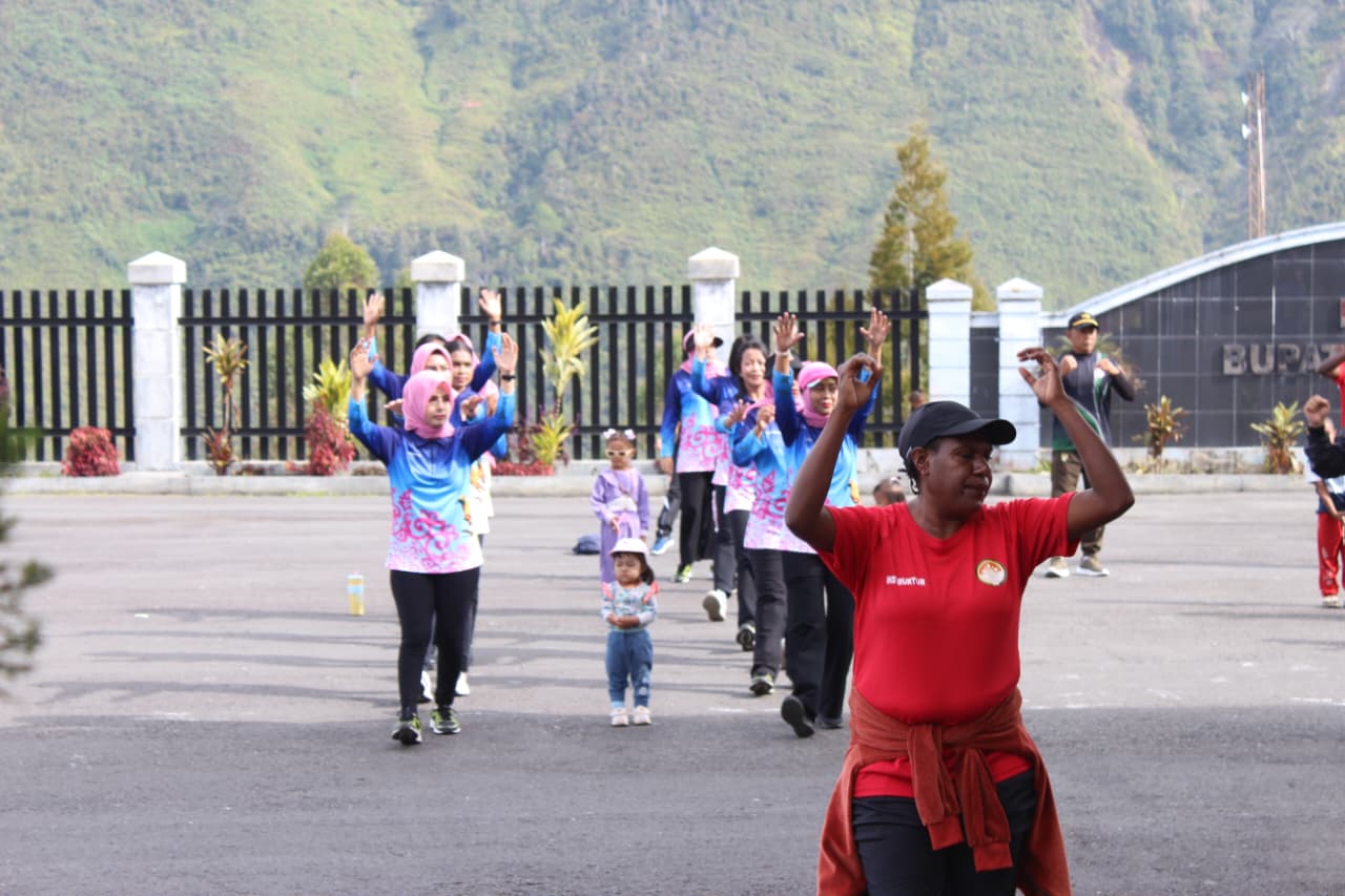 Menghadiri Senam Jumat Sehat Kolaborasi Bersama Pemda Kabupaten Puncak Jaya Menghadiri Senam Jumat Sehat Kolaborasi Bersama Pemda Kabupaten Puncak Jaya