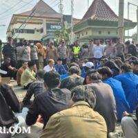 Hujan Kritik di Gedung Rakyat, PMII Probolinggo Tuntut Etika Pejabat Perayaan Ultah Saat Jam Kerja