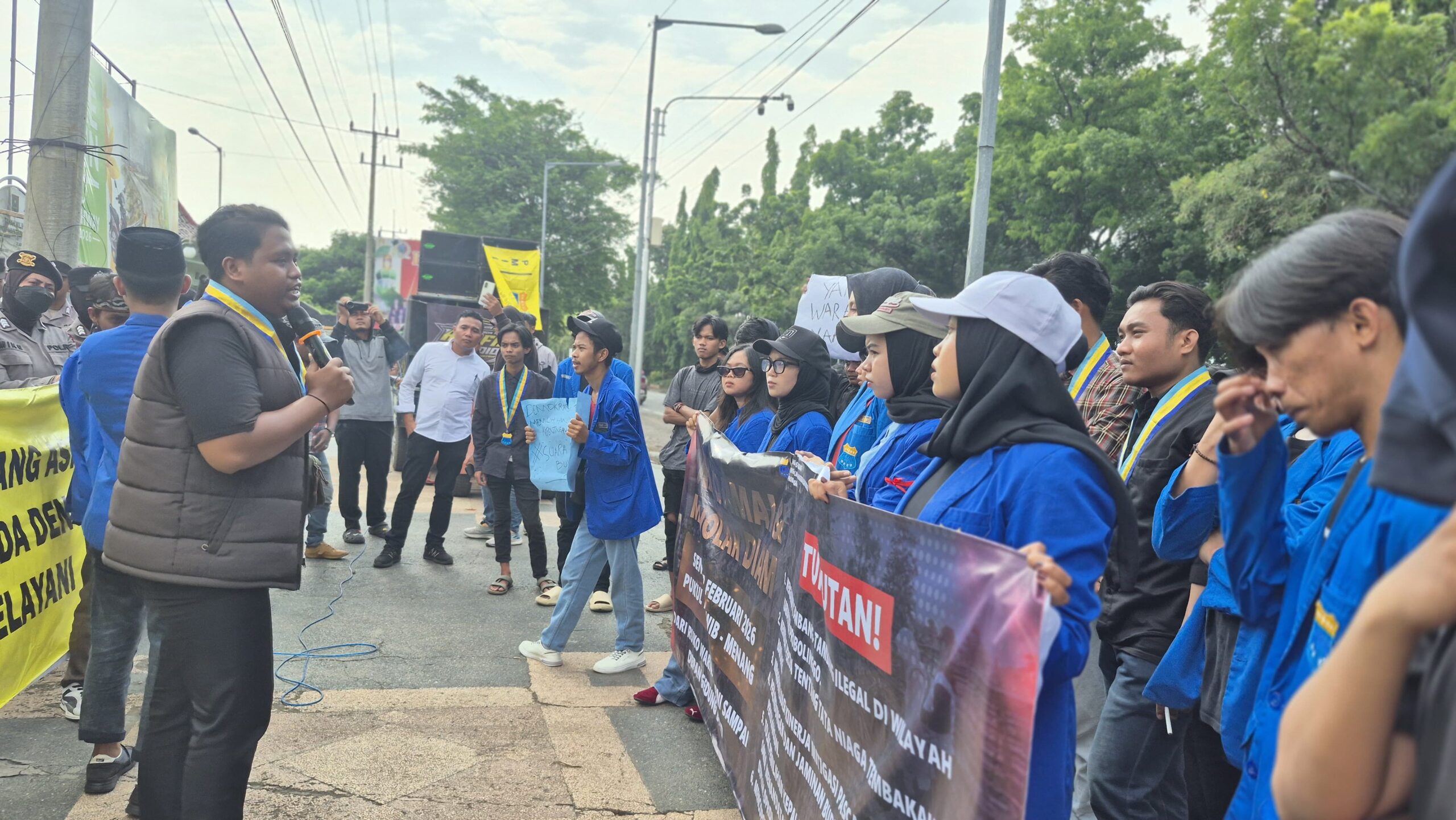 Hujan Kritik di Gedung Rakyat, PMII Probolinggo Tuntut Etika Pejabat Perayaan Ultah Saat Jam Kerja