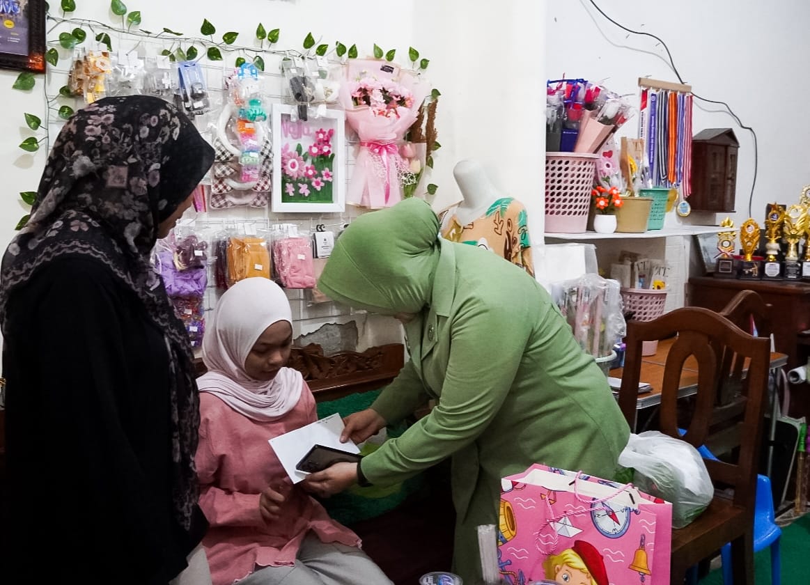 Persit Kodim Bojonegoro Gelar Anjangsana dan Salurkan Bantuan Sembako